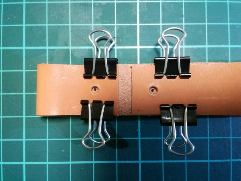 ストラップ式キーホルダーのボタンの印をつける