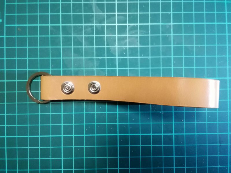 ストラップ式キーホルダーの裏側